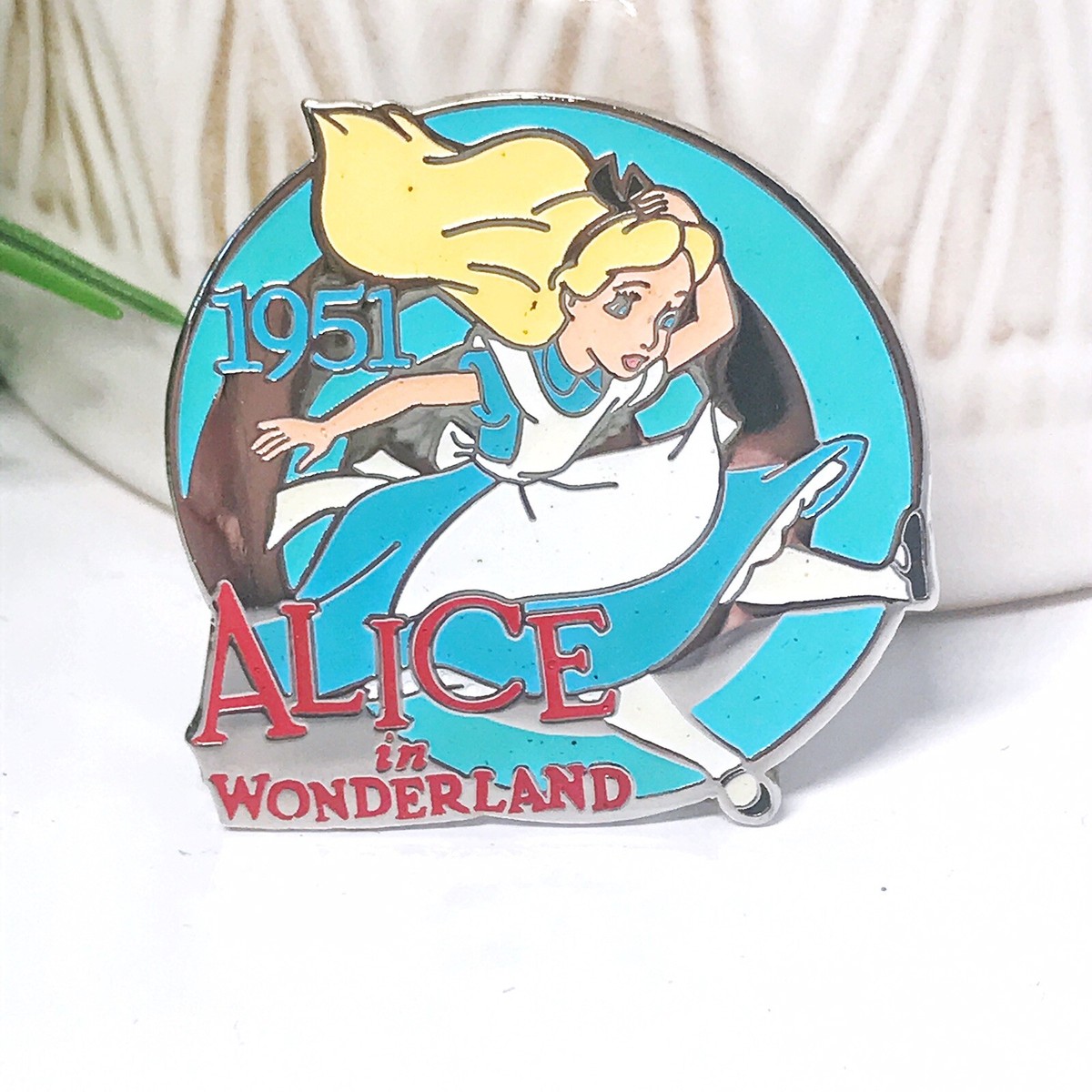 ALICE IN WONDERLAND 1951 PIN BADGE DISNEY COUNTDOWN TO THE