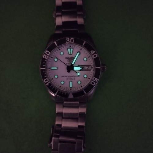 RARE Seiko 5 Sports SNZF23 Baby Mini Sea Urchin White Dial Automatic Mid Size - Picture 3 of 3