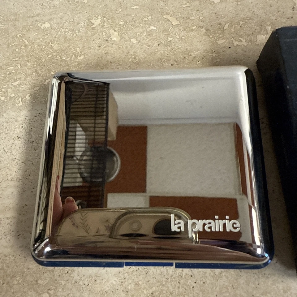 Polvo prensado protector translúcido La Prairie Suiza 20 Foto 3 de 4