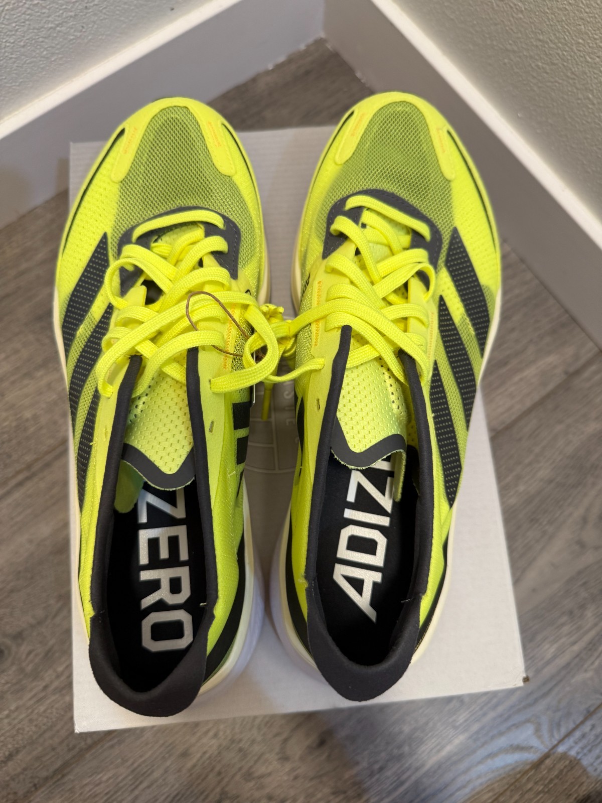 ADIDAS Adizero Boston 11 Running Shoes Men's Size 9.5 (Solar Yellow Black White) image 4