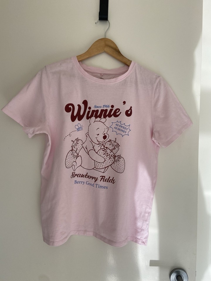Disney Winnie the Pooh Strawberry Fields Pink Women’s T-Shirt Size 12 Cotton