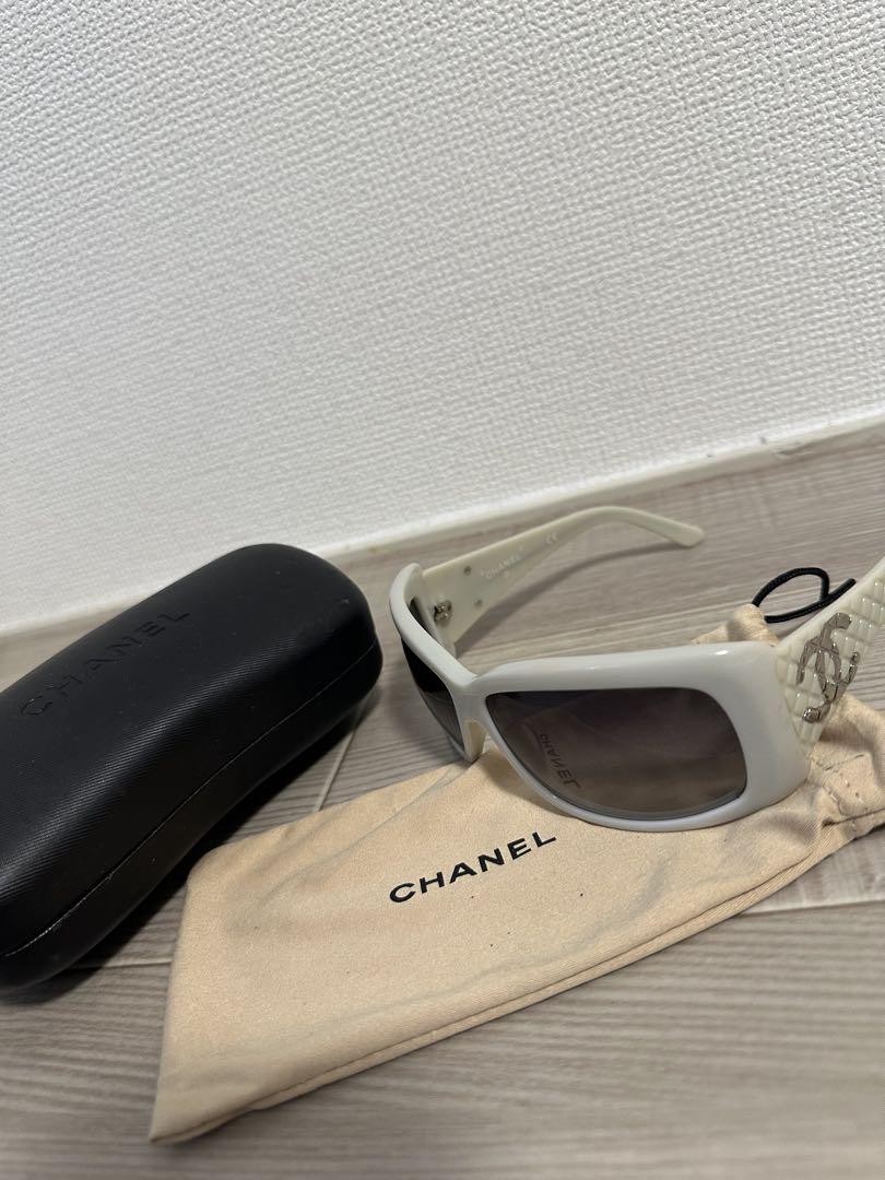 CHANEL White Classic Sunglasses with Timeless Elegance