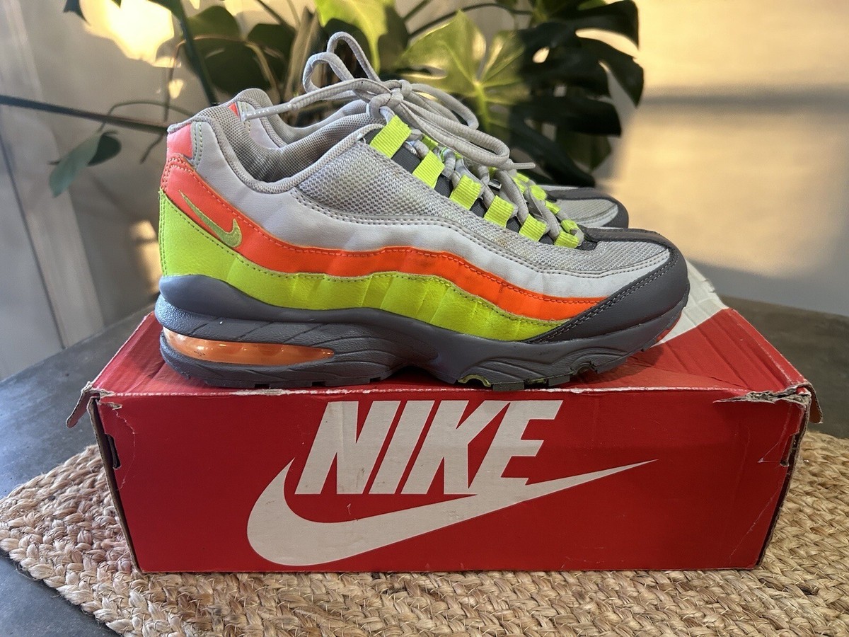 Nike Air Max 90 Gグレー/イエロー/オレンジ Official Look Nike Air Max 90 