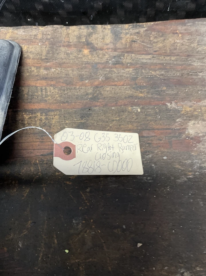 03-08 Nissan 350Z Infiniti G35 protetor contra respingos traseiro direito 78818-CD000 - Imagem 3 de 4