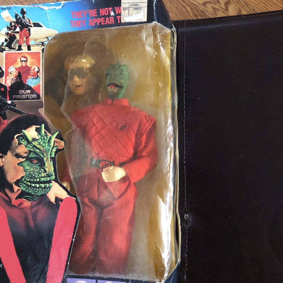 V 1984 Enemy Visitor action figure Ljn. Rare W In Original V 1984 Enemy Visitor action figure Ljn. Rare W In Original