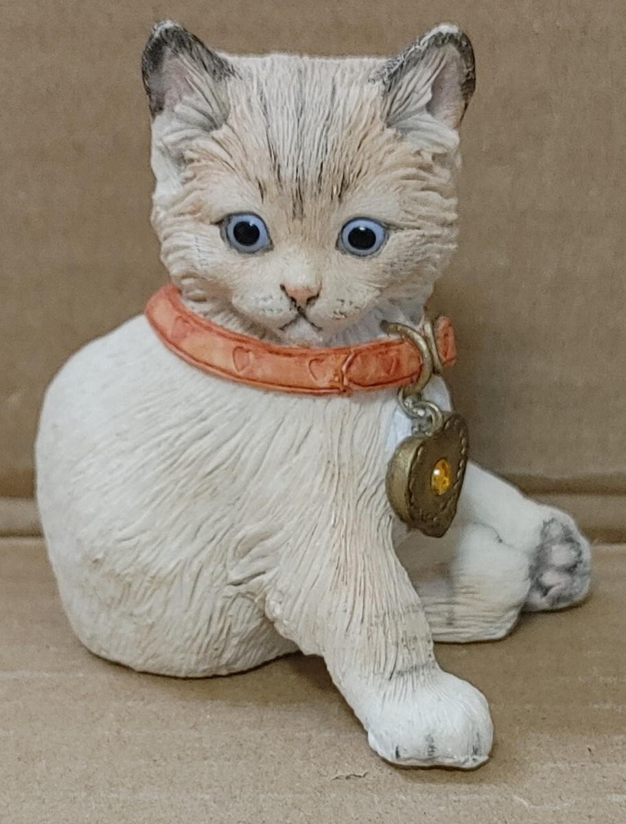 Country Artists November Birthstone Resin Sitting Kitten Figurine