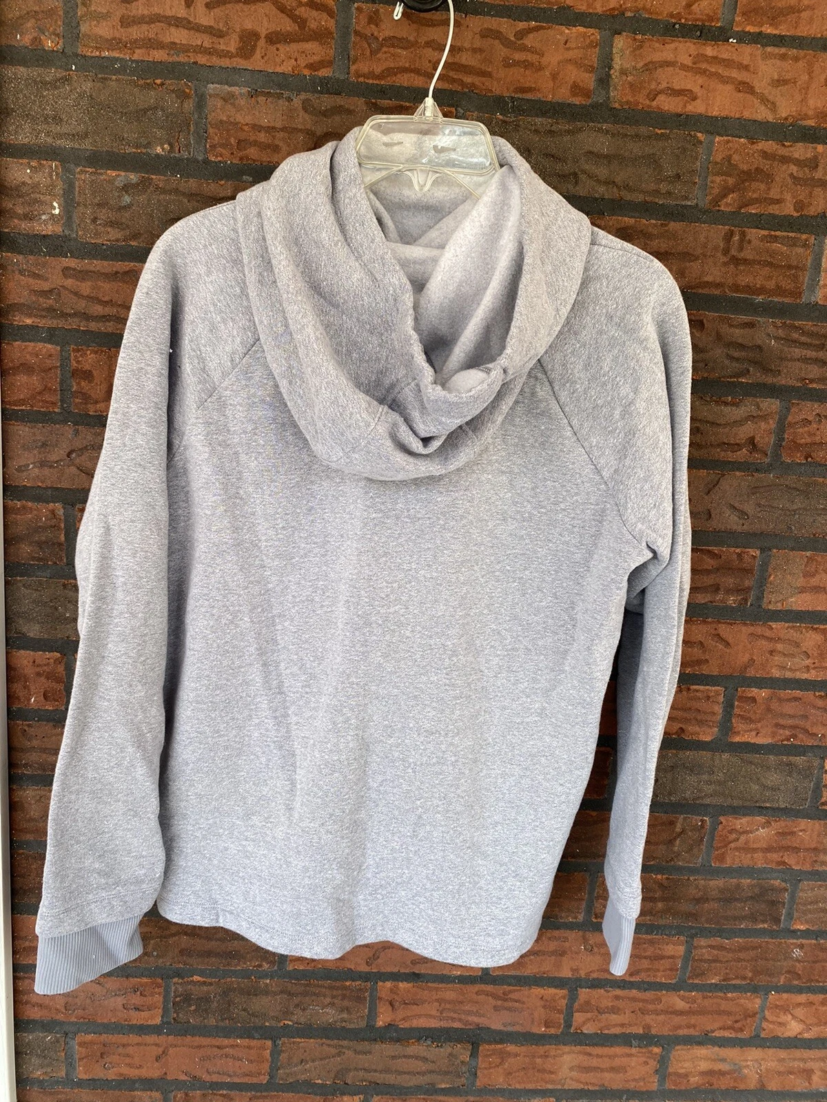VETEMENTS Felpa con cappuccio Under Armour Threadborne grigia media manica lunga top shirt
