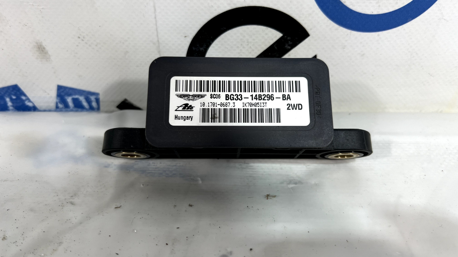 2011 11 - 18  ASTON MARTIN V8 VANTAGE Yaw Rate Sensor