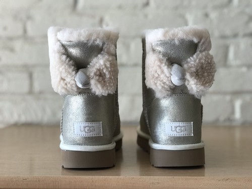 UGG Classics Mini Arielle Sparkle Gold Wildleder Mode Damen Stiefel Größe US 7 NEU - Bild 10 von 12