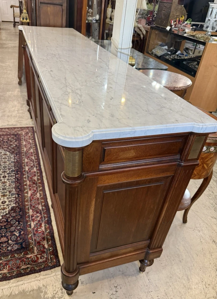 Aparador/buffet francés Luis XVI con tapa de mármol de madera de caoba Foto 3 de 4