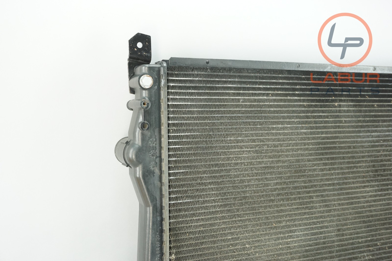 M139 05-07 Maserati Quattroporte Engine Cooling Dual Fan Motor & Radiator Z7066