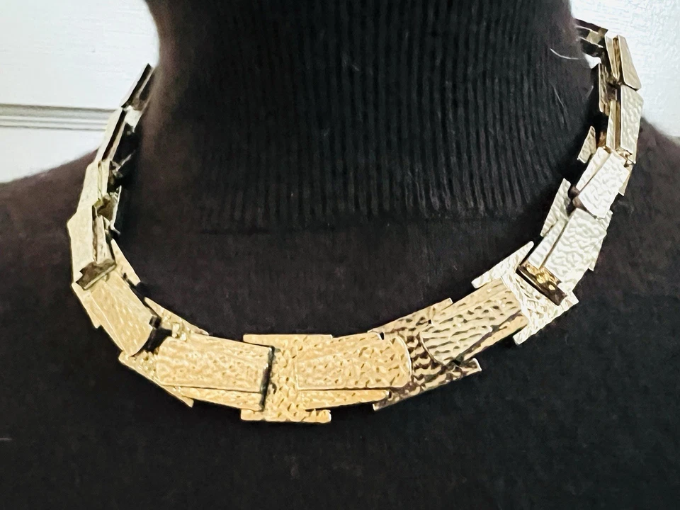 Collar Gargantilla Cadena Tono Dorado Apilado Modernista Pesado Tejido St. John Foto 4 de 4