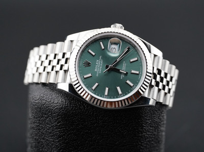 NEW 2025 Rolex Datejust 41mm 126334 Stainless Steel Jubilee 18kt Bzl Green Dial