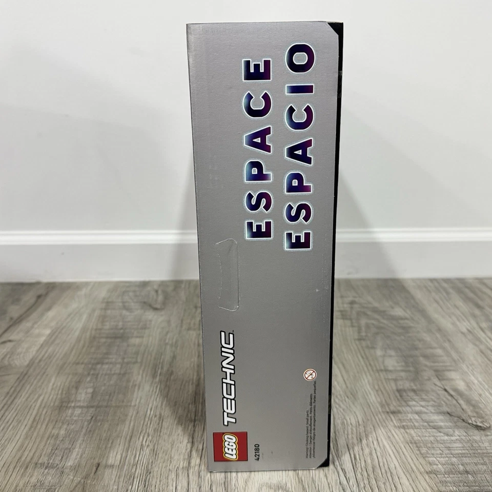 LEGO Technic Mars Crew Exploration Rover 42180 New Sealed Space Set - Image 4 of 4