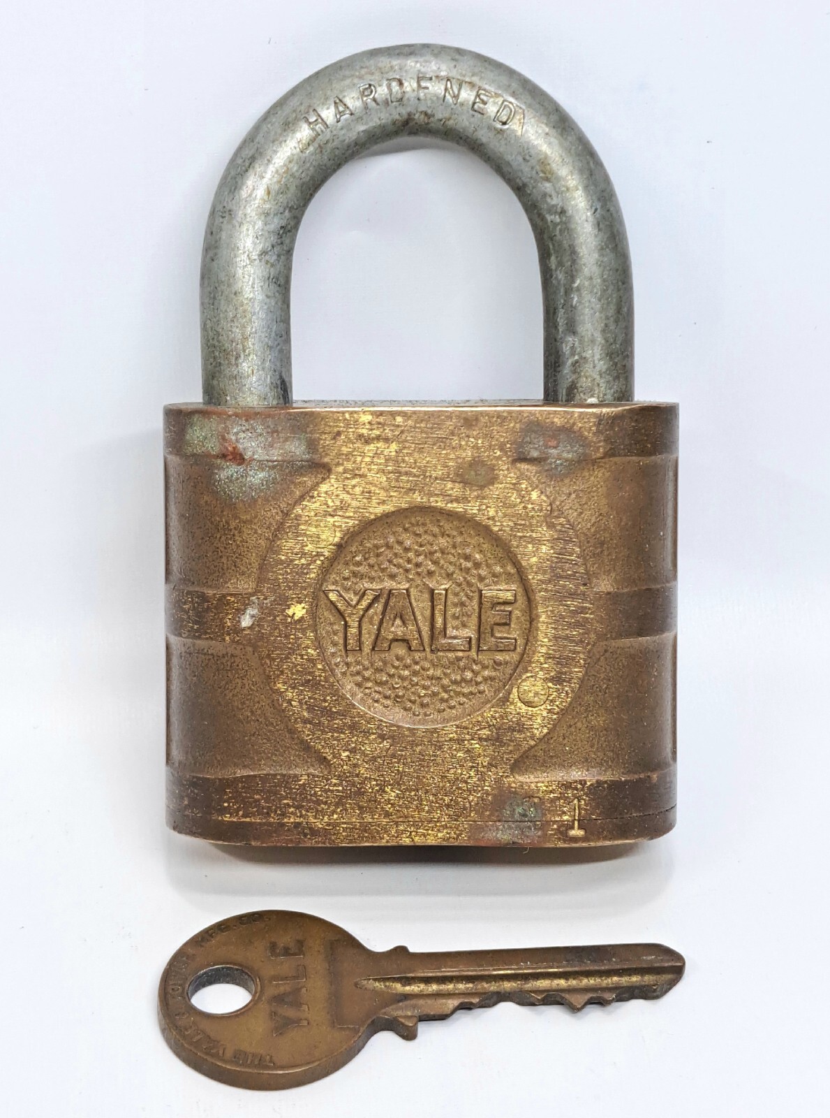 VINTAGE YALE & TOWNE MFG CO SUPER PIN TUMBLER EMBOSSED BRASS PADLOCK W