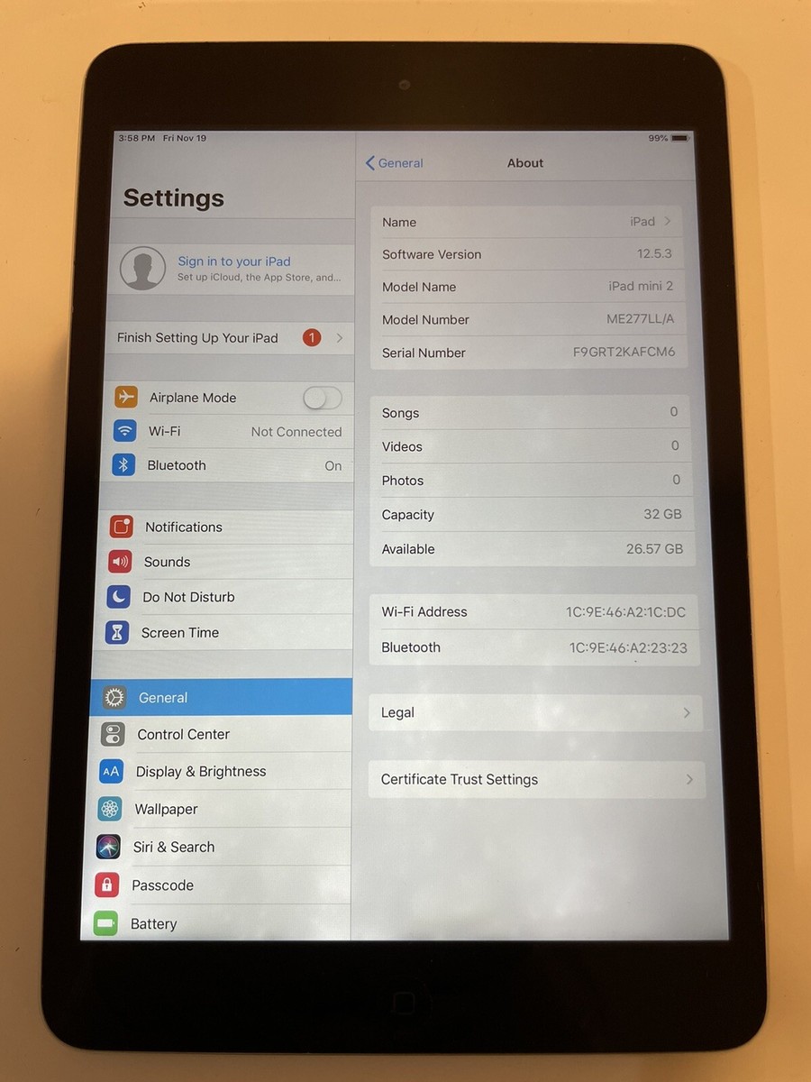 Apple iPad mini 2 32GB, Wi-Fi, 7.9in - Space Gray - White Apple iPad mini 2 32GB, Wi-Fi, 7.9in - Space Gray - White