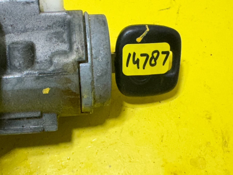 Interruptor de encendido Toyota Matrix 2003-2006 cilindro de bloqueo con llave OEM Foto 3 de 4