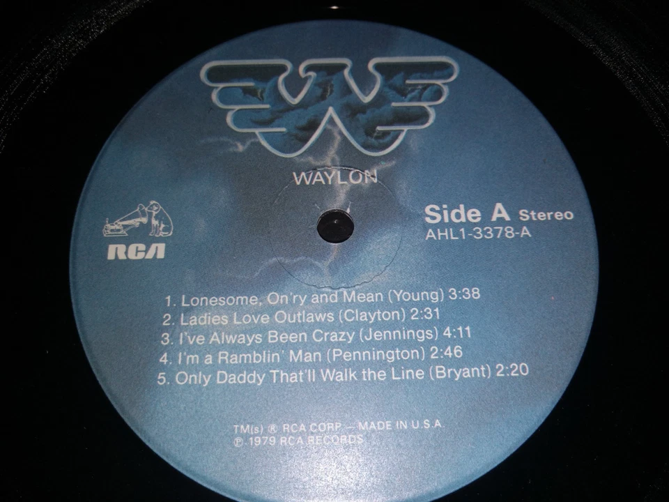 1979 VG+ Waylon – Greatest Hits AHL1-3378 LP (Waylon Jennings) - Image 4 of 4