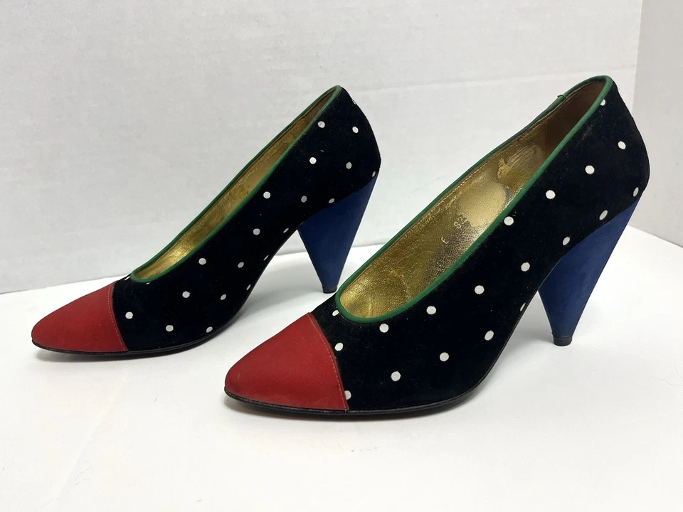 Tacones cono vintage de gamuza Escada a lunares bloques de colores 6 1/2 B con bolso de mano a juego Foto 3 de 4