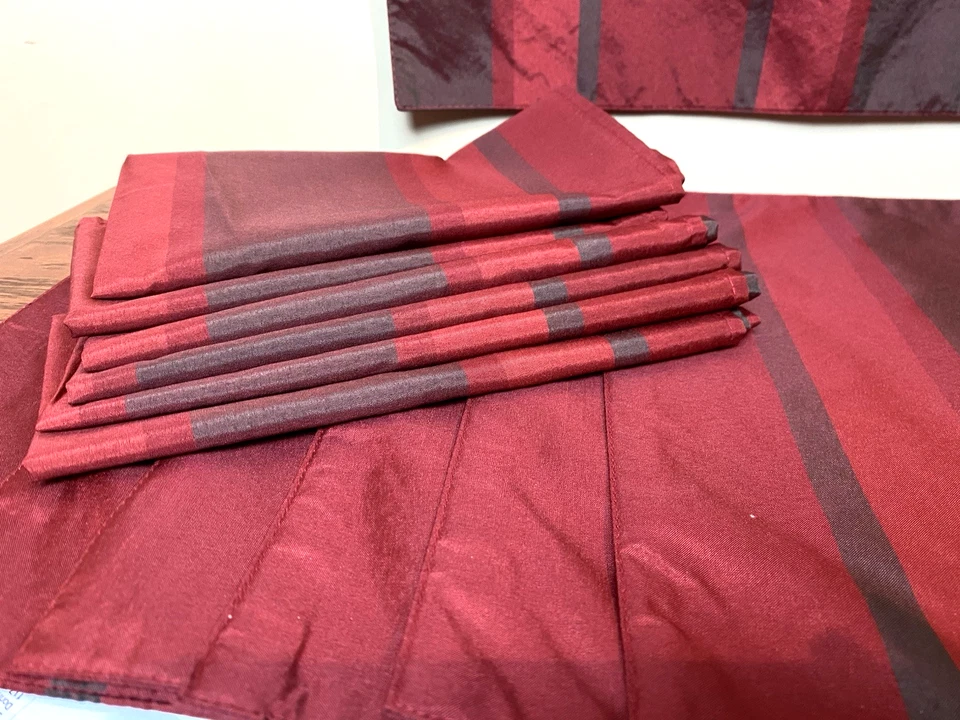 Set of 6 Elegant Burgundy & Gray Stripe Placemats & Napkin Set - Unbranded EUC - Image 3 of 4