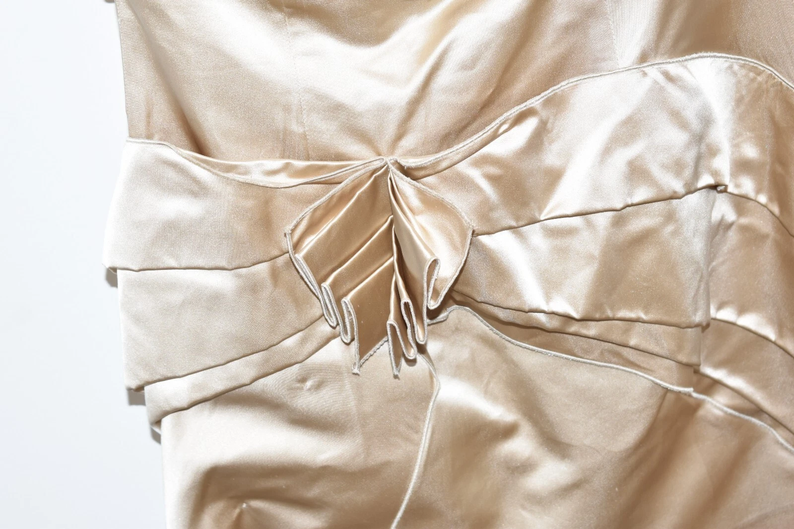 NUOVO SENZA ETICHETTE * MIU MIU * cinturino in oro lucido in seta formale taglia 6