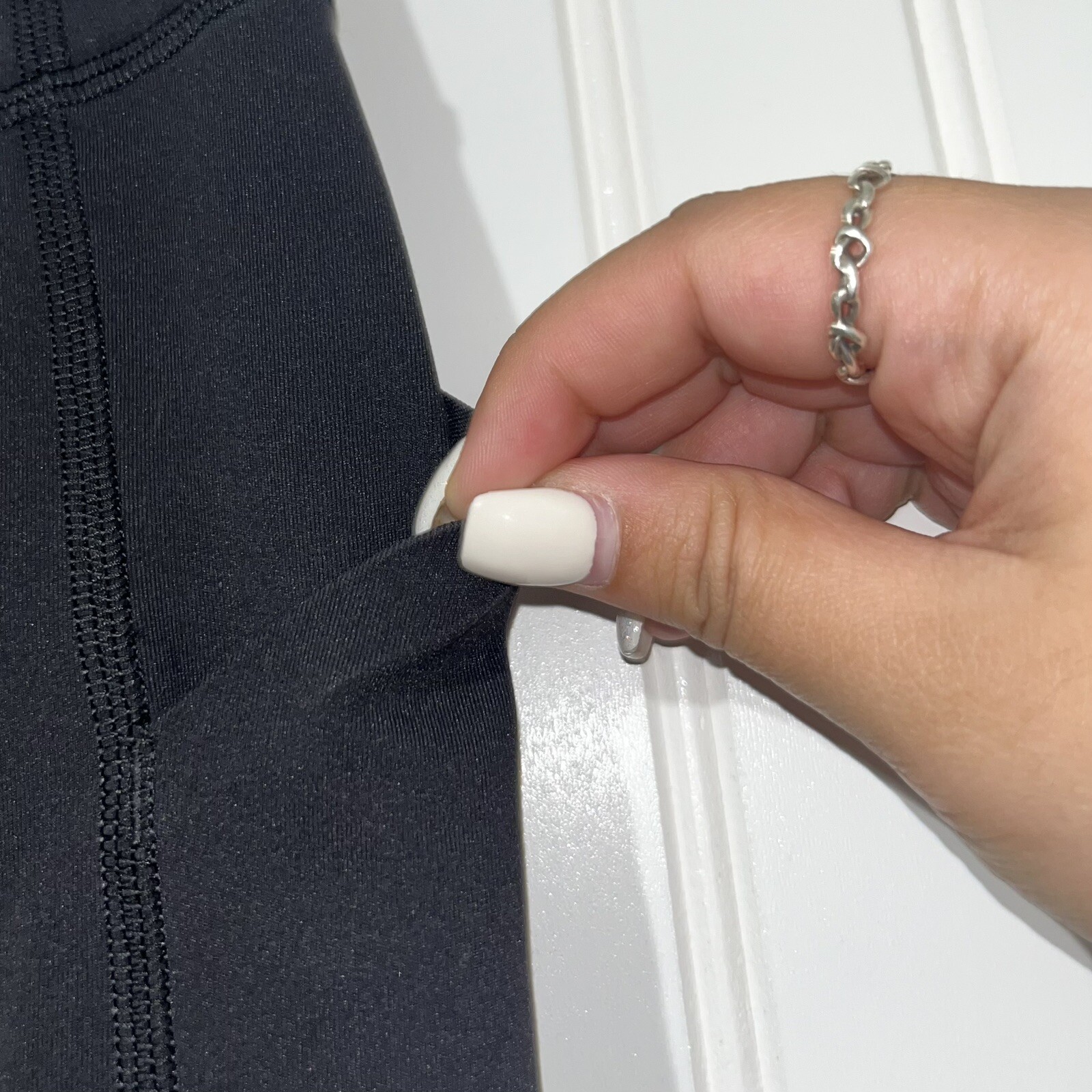 Lululemon BLACK Color Leggings CA 35801 RN 106259 Womens Size 4 eBay