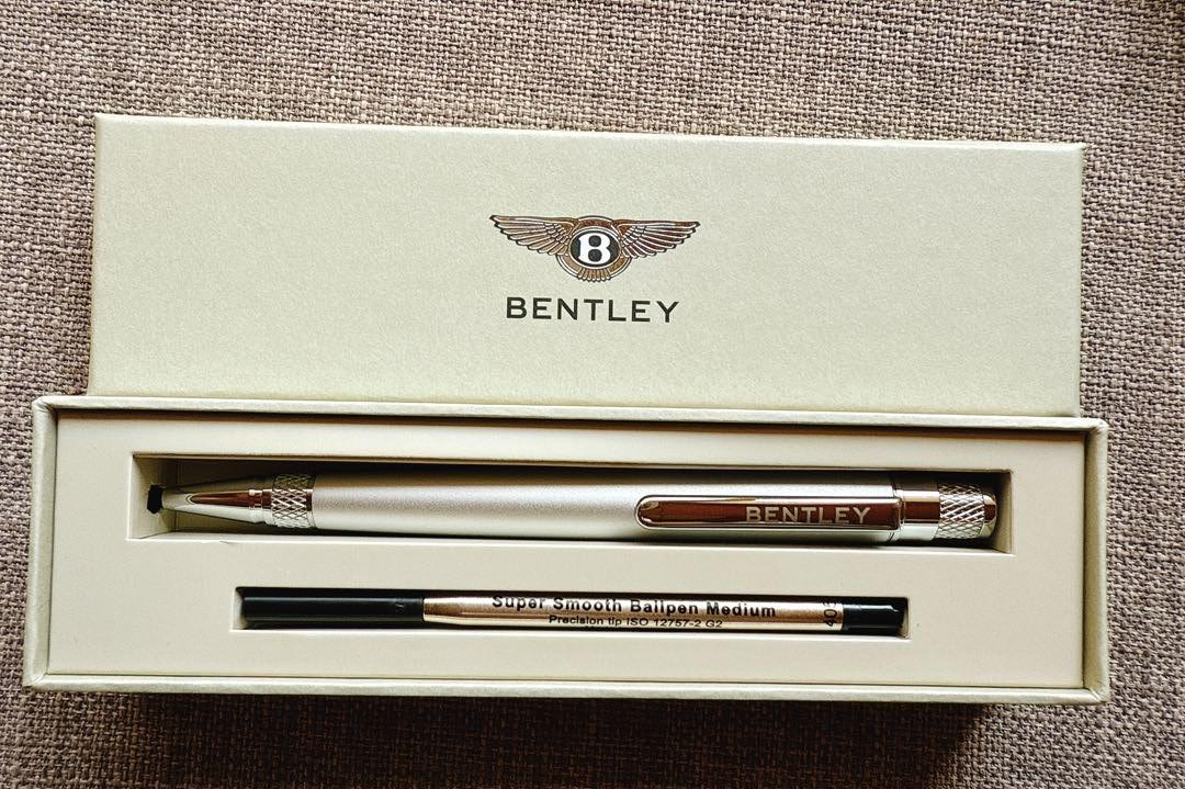 BENTLEY ボールペン ホワイト BENTLEY Novelty White Silver Metal Twisted Ballpoint Pen wz
