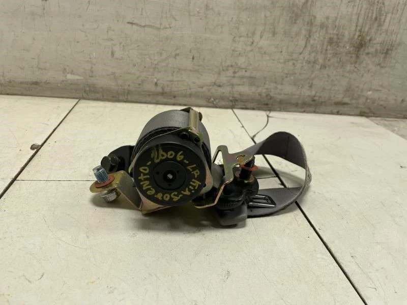 2006 KIA SORENTO LX RETRATOR DE CINTO DE SEGURANÇA TRASEIRO ESQUERDO DO LADO DO MOTORISTA FABRICANTE DE EQUIPAMENTO ORIGINAL+ - Imagem 3 de 4