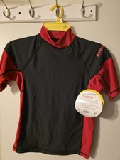 Sun Protection Zone ActivSkin Short Sleeve Rash Guard Swim Shirt XS Black/Red
