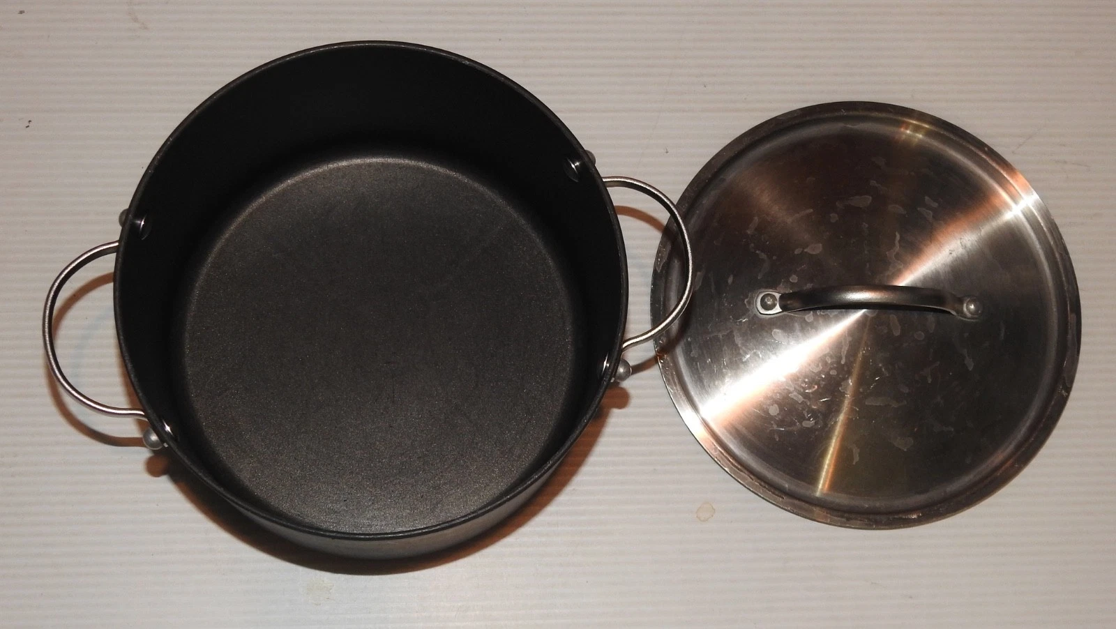 Farberware anodized aluminum non-stick 8 quart stockpot with lid