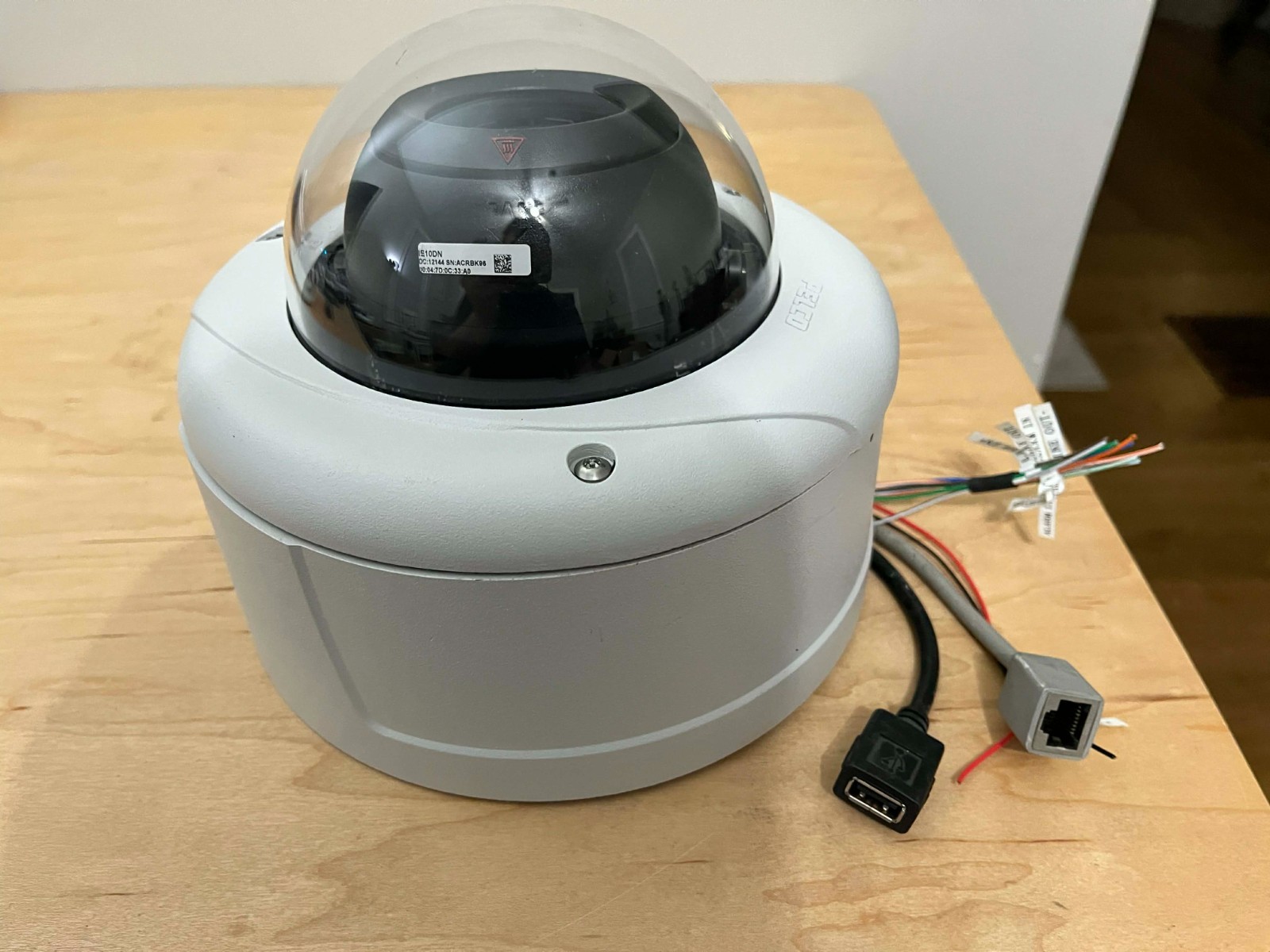 PELCO SARIX IE10DN Outdoor DOME CAMERA 1.3MP - TESTED