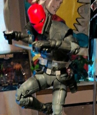 McFarlane DC Multiverse Red Hood  Painted wrists 2 knife's included NOT STAND