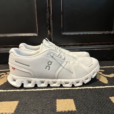 On Cloud 5 White Women s Size 8 (small defect)