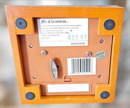 Mr Christmas 2007 Animated Nativity Music Box Plays Away in A Manger Wood Glass - Picture 4 of 4