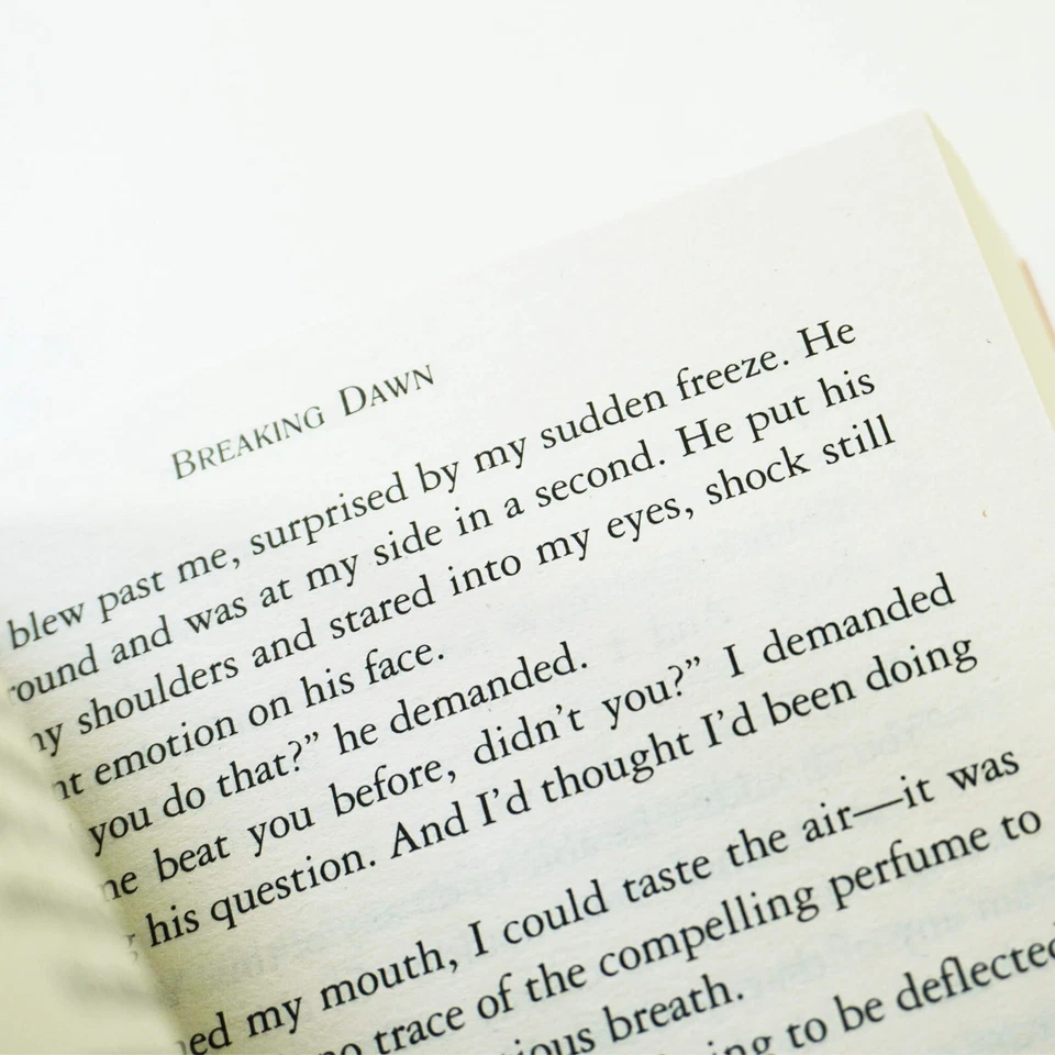 The Twilight Saga By Stephenie Meyer: 6 Books Collection Box Set - Ages 13+ - PB - Image 4 of 4