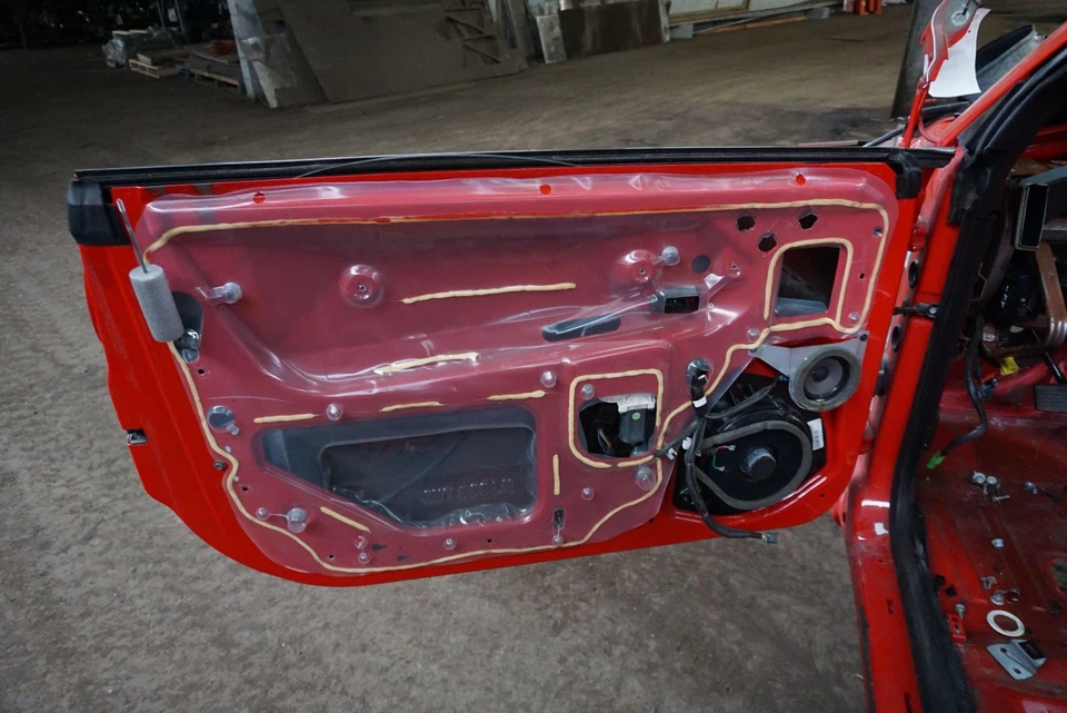 Front Left Driver Door Assembly Torch Red OEM 15223564 Chevrolet SSR 2003-06 Foto 4 de 4