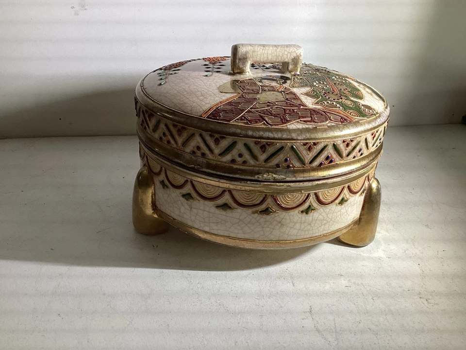Antique Bonbonnière Porcelaine Japonaise SATSUMA Tripode .À Décor de Geishas. - Photo 3/4