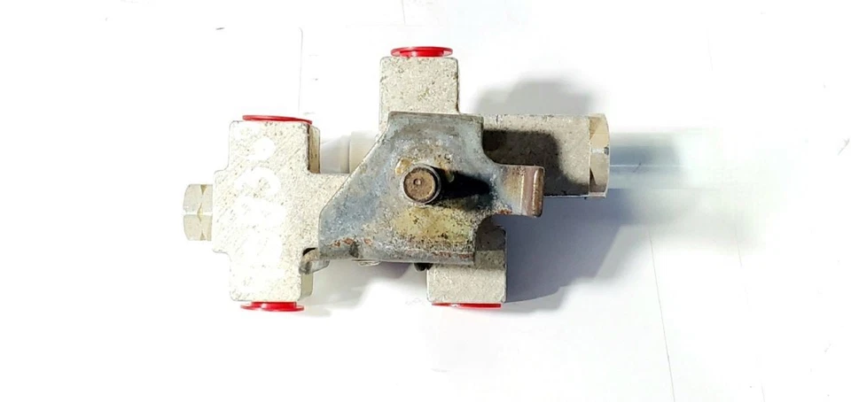 Ford Mustang 1994 1995 OEM válvula dosificadora de frenos Foto 2 de 4