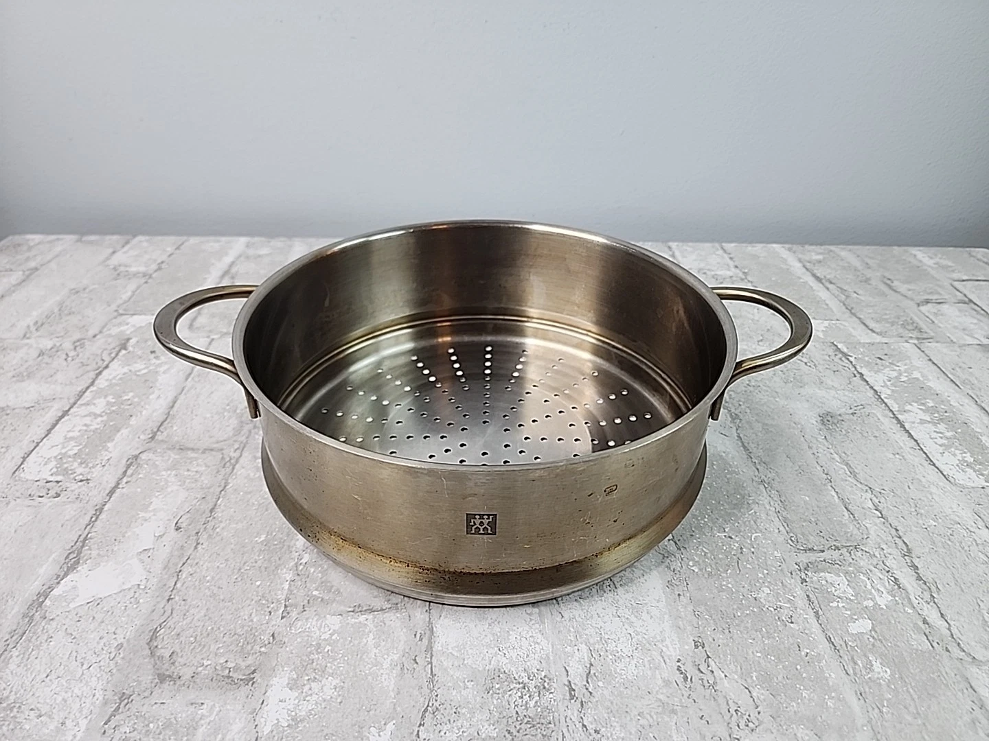 Zwilling J.A. Henckels Stainless Steel Colander Strainer 10"x 3.5" Double Handle
Opens in a new wind
