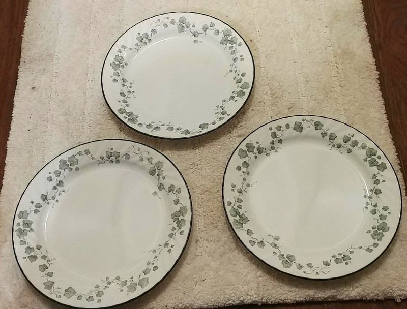 Vintage Corelle Callaway Ivy-Lot of 3- 10" Dinner Plates