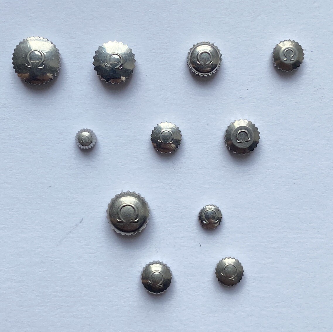 Lot de 11 couronnes Omega vintage en acier pour montres anciennes de collection