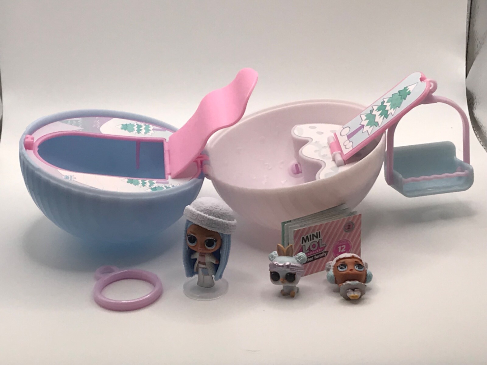 LOL Surprise Mini Family Winter Skiing Cable Car Playset with 2 Figures and Pet  