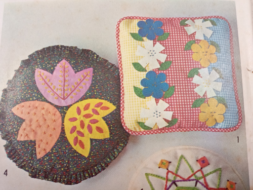 SIMPLICITY 9696 VTG 70s PILLOWs Transfers Applique UNCUT Home Decor Sew Pattern - Picture 4 of 7
