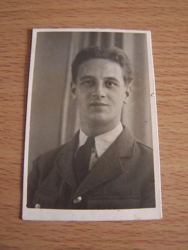 WW2 Military Soldier Portrait Uniform  Named Leslie Vintage Photo Reading