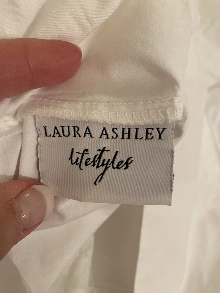 LAURA ASHLEY "LIFESTYLES" ONE KING PILLOWCASE WHITE 100% Cotton Hemstitched EUC - Image 4 of 4