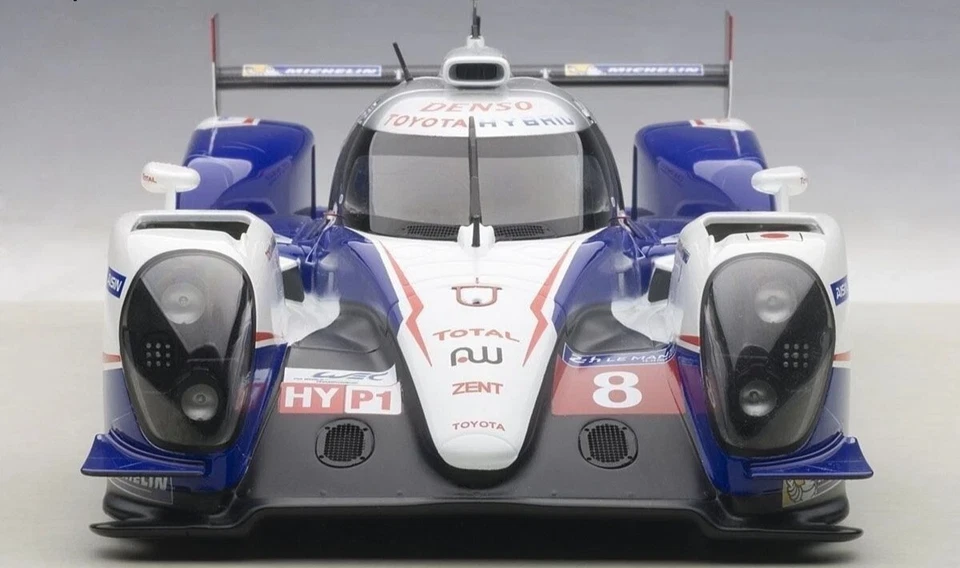 Model Car Toyota TS040 Hybrid race car diecast Le Mans 2014 Auto Art 81416 1:18 - Image 4 of 4