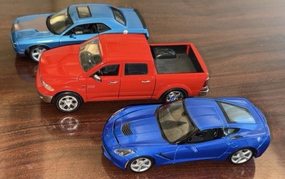 Maisto 1:24 Diecast Car Lot Dodge Ram 1500 Challenger SRT8 Corvette Stingray