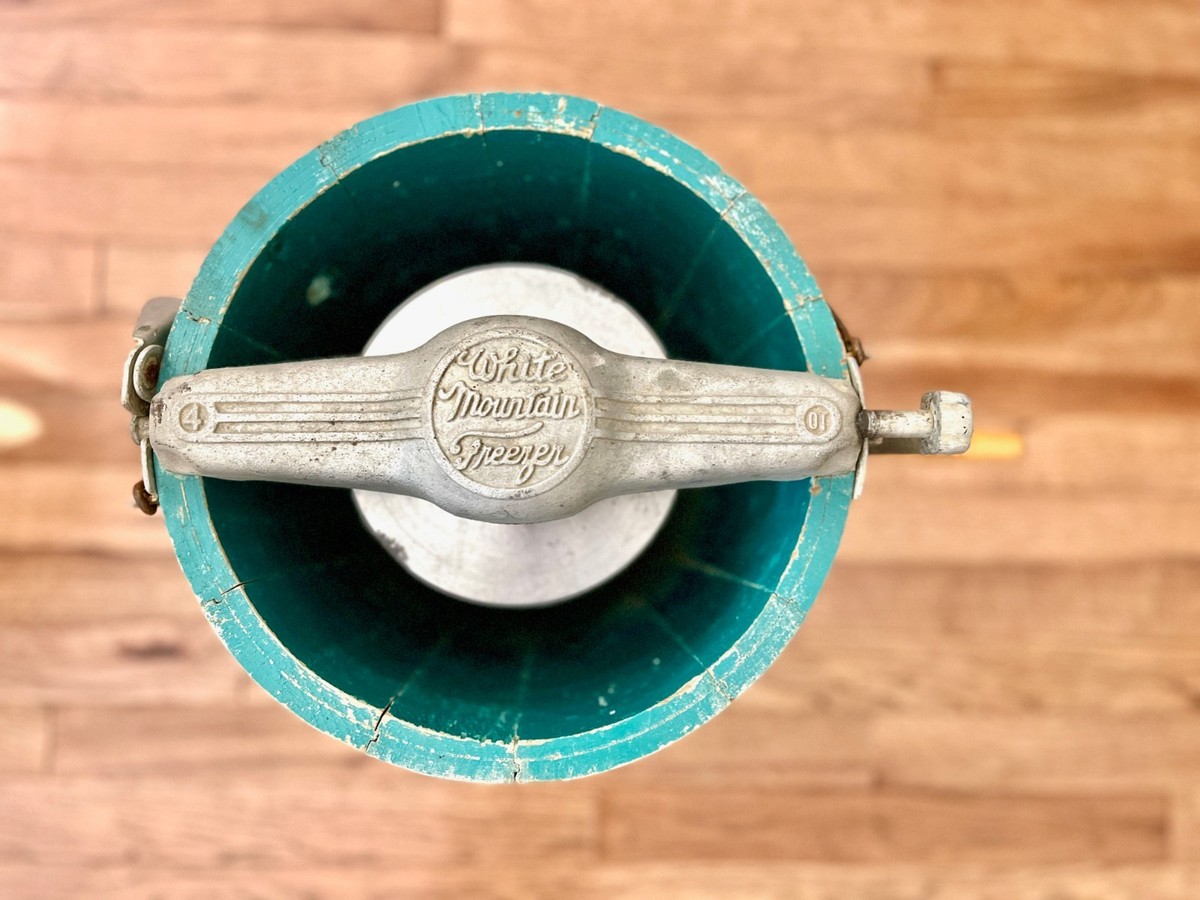 Vintage 1920's White Mountain 4 Qt Quart Ice Cream Freezer Maker