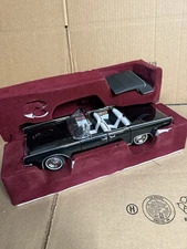 ROAD SIGNATURE 1:18 SCALE 1961 LINCOLN CONTINENTAL DIECAST! BLACK No Coin No Box