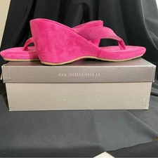 La Canadienne NIB Fuchsia Wedge Suede Sandal Heels Shoes Size 38 (US 8)
